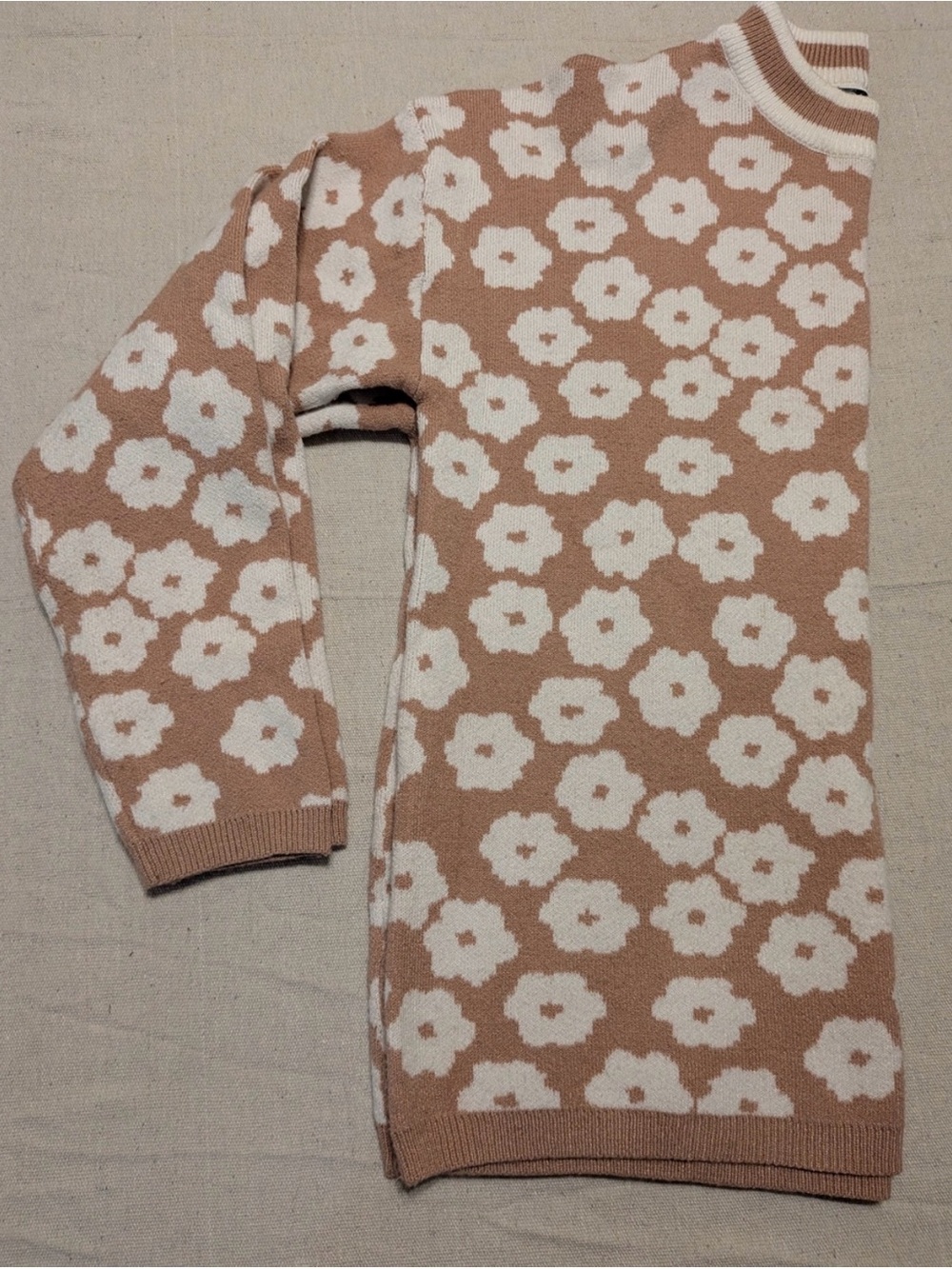 Floral Sweater Sweater in Camel and White - Picture 3 of 7